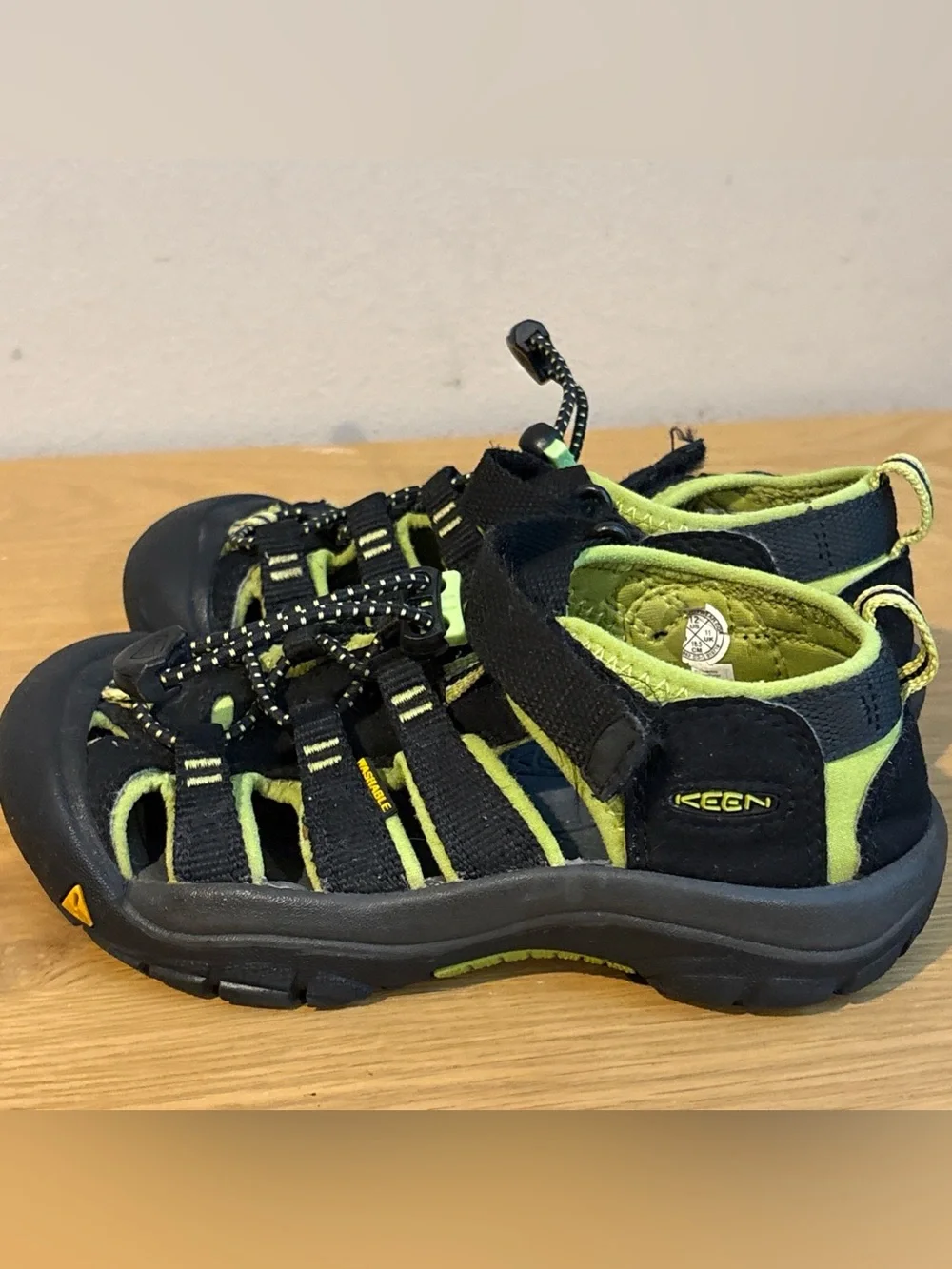 KEEN Newport H2 Lime Green & Black Hiking Outdoor Sandals Kids Sz 12